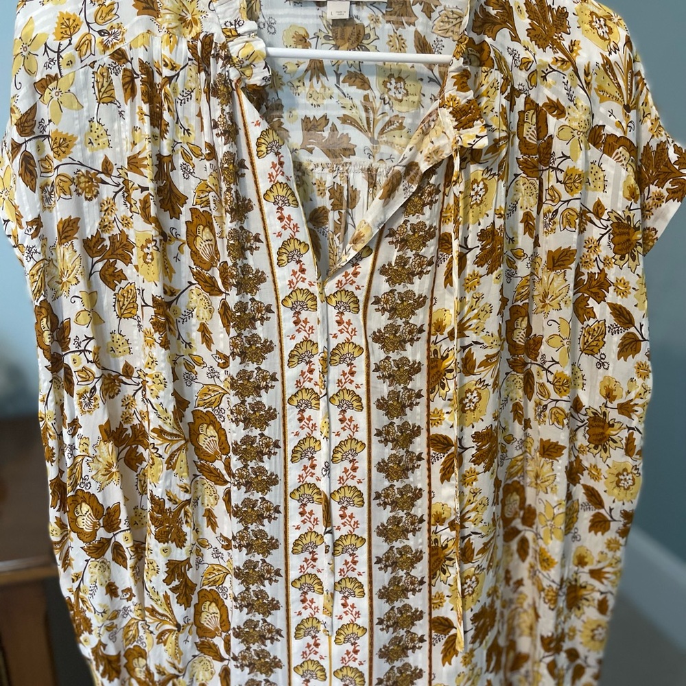 Beautiful Patterned Short Sleeve Blouse